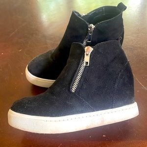 Wedge sneakers